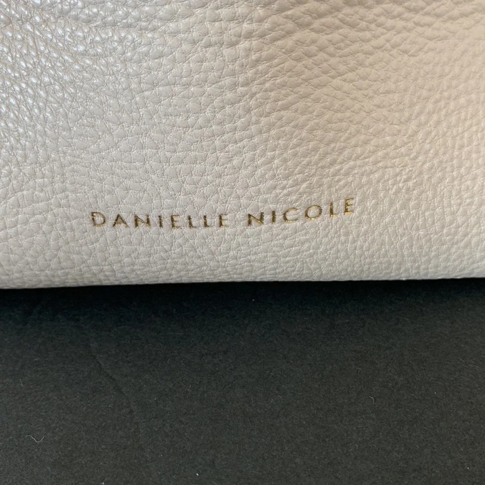 Danielle Nicole backpack off-white vegan faux leather purse - Picture 2 of 12